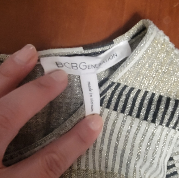 BCBGeneration bell sleeve glittery dress size small - Picture 4 of 4